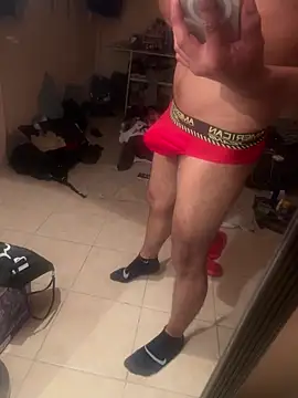 Snapshot of Albertovr27 chatting on November 7, 2025, 11:32 am Albertovr27 online show from November 7, 2025, 11:32 am