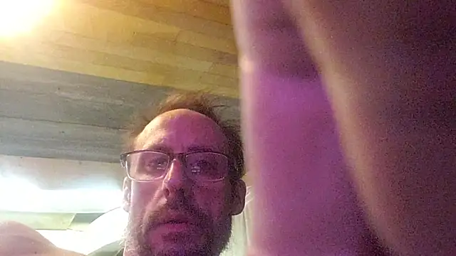 Snapshot of David1982qq chatting on October 5, 2025, 12:03 pm David1982qq online show from October 5, 2025, 12:03 pm