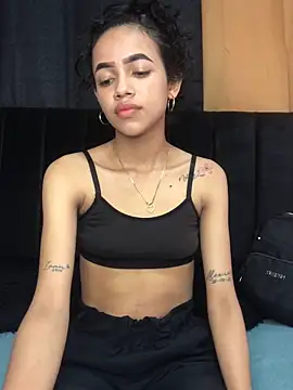 Snapshot of violeta_18x chatting on October 12, 2025, 5:23 pm violeta 18x online show from October 12, 2025, 5:23 pm