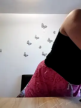 LarisseBelle online show from October 11, 2025, 1:31 pm