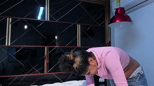 HannyThompson online show from October 24, 2025, 12:12 pm