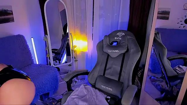 Snapshot of MissClairDeLune chatting on February 22, 2025, 5:02 pm MissClairDeLune online show from February 22, 2025, 5:02 pm