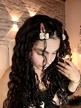 Yassy vazquez online show from April 8, 2026, 7:36 pm