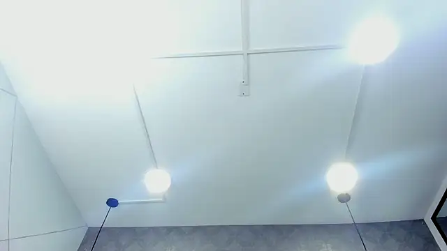 ThaliaCross online show from September 28, 2025, 12:21 pm