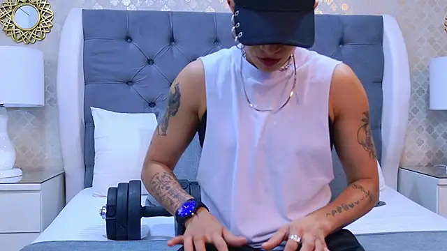 ZoeKrug online show from October 30, 2025, 11:44 am