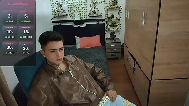 santii ss online show from April 21, 2026, 1:42 am