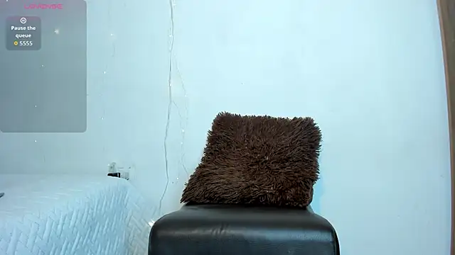 hot boy 04 online show from November 12, 2025, 1:55 pm