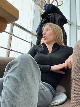 VintageBlue online show from March 4, 2026, 6:52 am