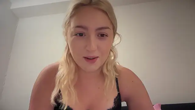 Snapshot of Kitty_Swetty chatting on January 5, 2026, 8:01 pm Kitty Swetty online show from January 5, 2026, 8:01 pm