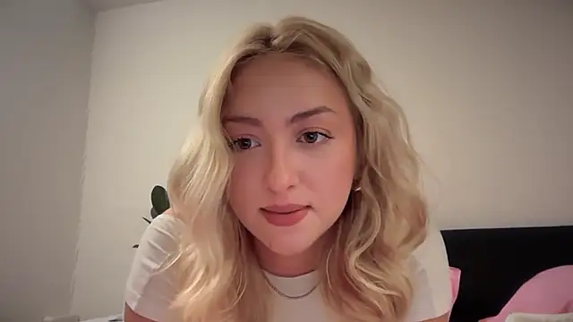 Snapshot of Kitty_Swetty chatting on February 17, 2026, 8:04 pm Kitty Swetty online show from February 17, 2026, 8:04 pm