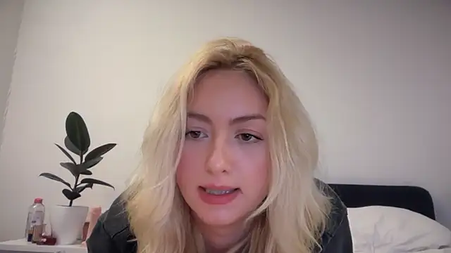 Snapshot of Kitty_Swetty chatting on February 25, 2026, 10:41 pm Kitty Swetty online show from February 25, 2026, 10:41 pm