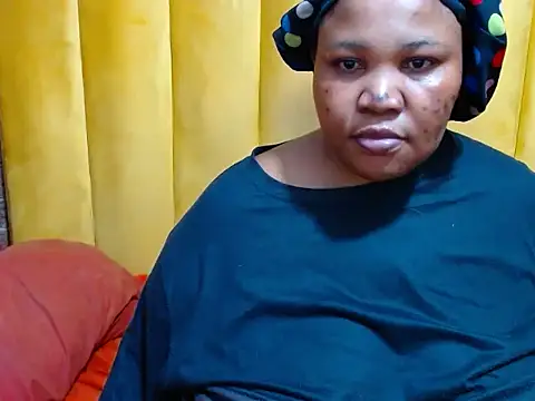 Snapshot of GiantDeal69 chatting on February 11, 2026, 2:44 pm GiantDeal69 online show from February 11, 2026, 2:44 pm