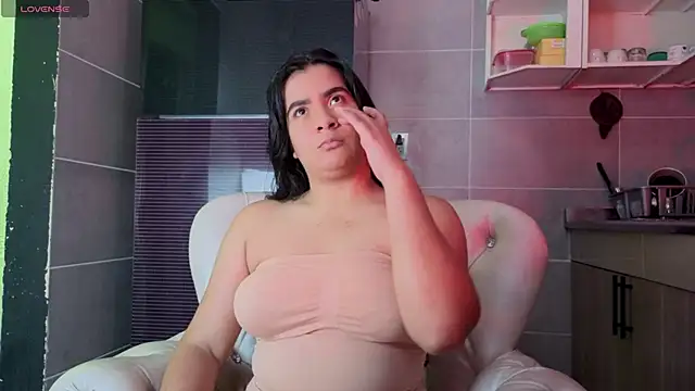 KARINAJTORRES online show from November 29, 2025, 9:29 pm