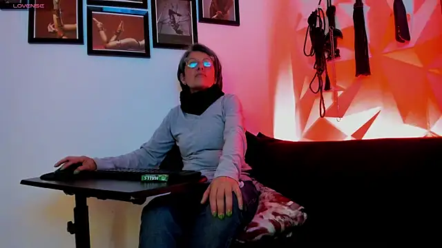 Snapshot of MistressNyx_cg chatting on October 8, 2025, 2:25 pm MistressNyx cg online show from October 8, 2025, 2:25 pm