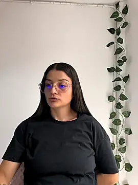 Coralinne   online show from May 8, 2026, 3:28 pm