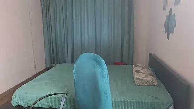 Snapshot of Laura_Gol chatting on October 13, 2025, 1:22 pm Laura Gol online show from October 13, 2025, 1:22 pm