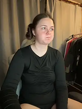 Snapshot of Cuty_Kitty chatting on October 14, 2025, 11:27 pm Cuty Kitty online show from October 14, 2025, 11:27 pm