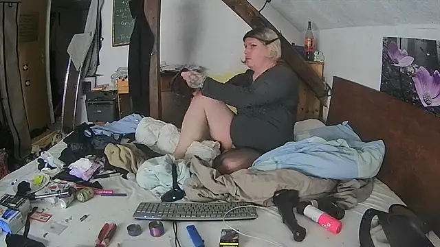 VanessaSissyGay online show from September 9, 2025, 2:00 am