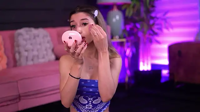 OdetteMason online show from February 12, 2026, 5:57 am