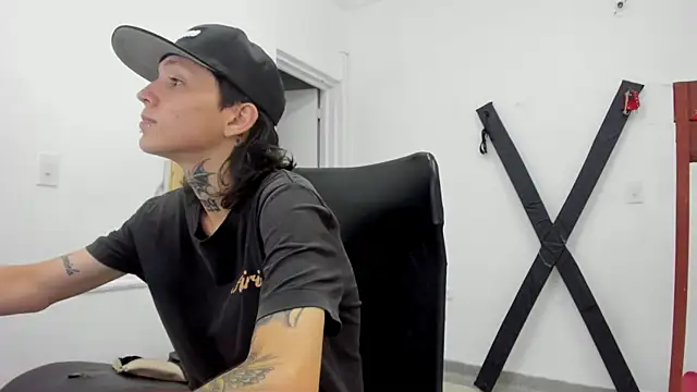 StraightBoy Nick online show from April 14, 2026, 7:20 pm