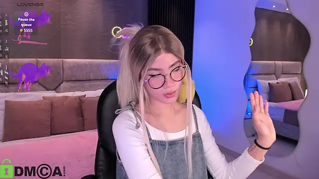 Snapshot of Arinextdoor chatting on October 13, 2025, 11:49 pm Arinextdoor online show from October 13, 2025, 11:49 pm