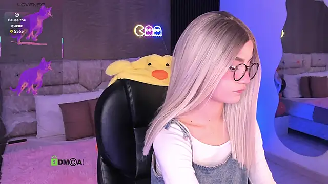 Snapshot of Arinextdoor chatting on October 30, 2025, 11:05 pm Arinextdoor online show from October 30, 2025, 11:05 pm