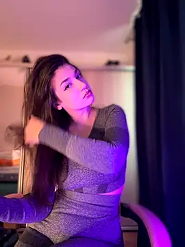 Snapshot of ScarletBloom_ chatting on October 3, 2025, 11:18 am ScarletBloom online show from October 3, 2025, 11:18 am