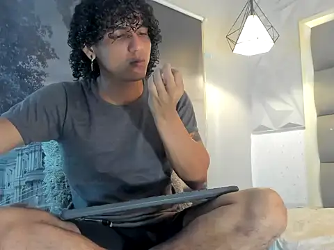 Xfire boy69 online show from October 31, 2025, 12:28 pm