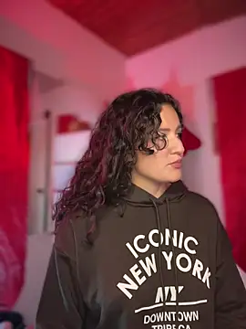 Dannaa Lovs online show from December 14, 2025, 11:15 am