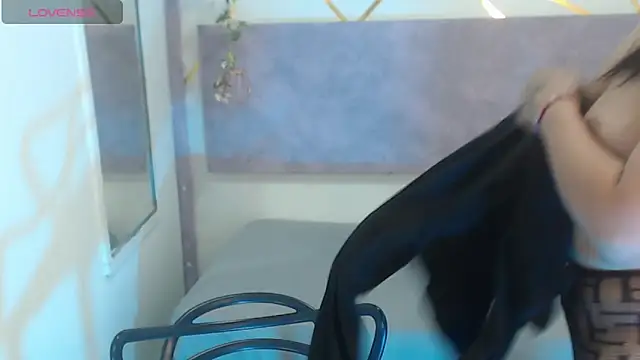 IvyShine7 online show from November 22, 2025, 6:51 pm