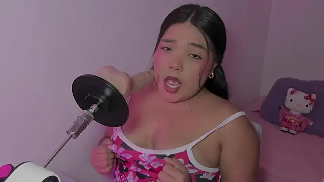 Lily hot25 online show from February 13, 2026, 2:51 am