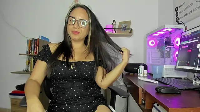 Snapshot of lady_sophie chatting on September 20, 2025, 8:10 pm lady sophie online show from September 20, 2025, 8:10 pm