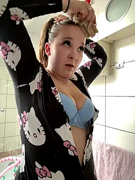 SweetTeenGirl online show from October 26, 2025, 1:28 pm