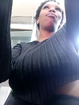 Snapshot of GoldSnowXxX chatting on October 9, 2025, 5:33 pm GoldSnowXxX online show from October 9, 2025, 5:33 pm