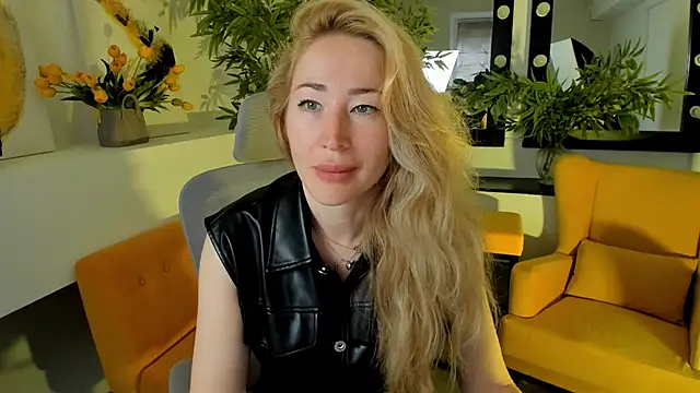 AstraMonroe online show from September 30, 2025, 4:50 am