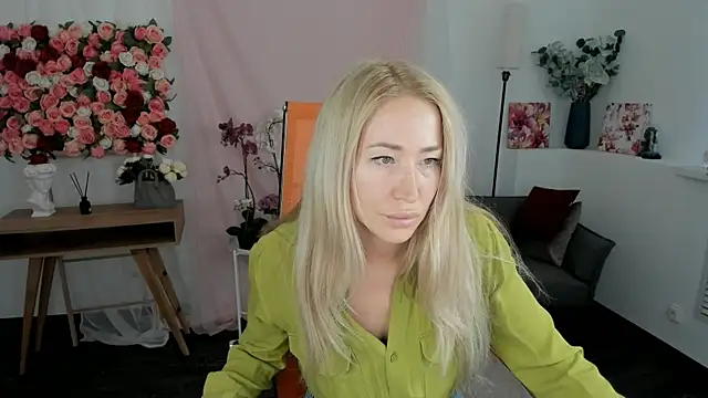 AstraMonroe online show from April 1, 2026, 1:50 am