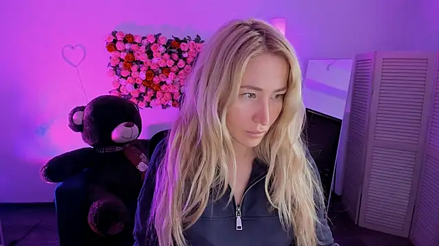 AstraMonroe online show from April 18, 2026, 5:00 am