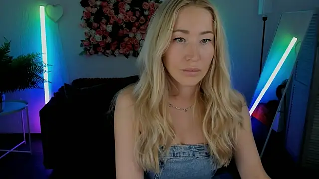 Snapshot of AstraMonroe chatting on May 18, 2026, 10:21 am AstraMonroe online show from May 18, 2026, 10:21 am