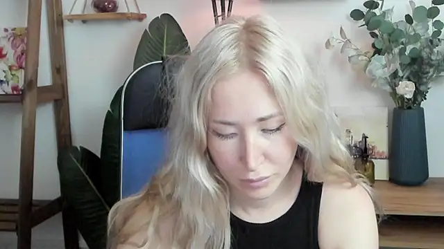 Snapshot of AstraMonroe chatting on June 14, 2026, 11:34 am AstraMonroe online show from June 14, 2026, 11:34 am