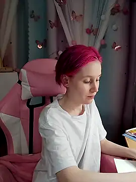 Snapshot of Fuzzy_Unicorn chatting on September 15, 2025, 7:36 pm Fuzzy Unicorn online show from September 15, 2025, 7:36 pm