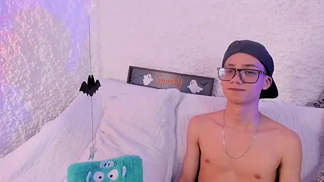 thiago kinghot online show from October 21, 2025, 5:46 pm