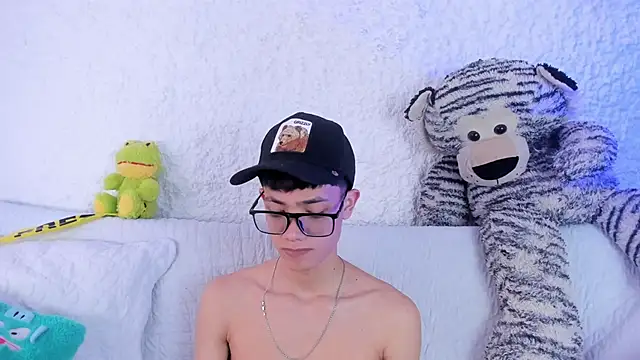 thiago kinghot online show from November 7, 2025, 12:38 pm