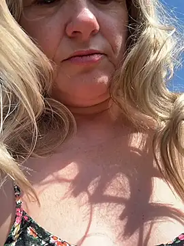 SuzieSub online show from May 28, 2026, 1:30 pm