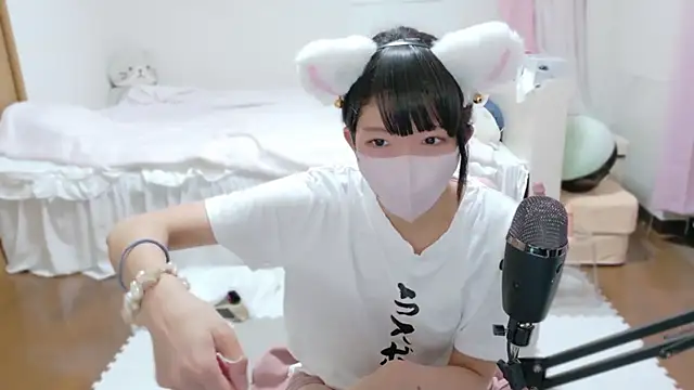 Snapshot of clara_6x9 chatting on October 12, 2025, 2:49 pm clara 6x9 online show from October 12, 2025, 2:49 pm