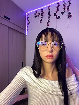 Lia  1 online show from January 7, 2026, 10:45 pm