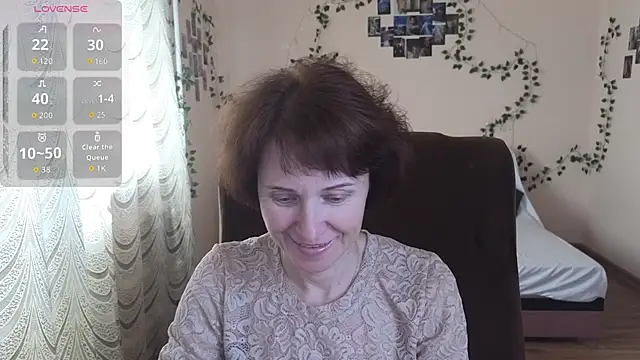 Snapshot of Lia_Tito chatting on October 24, 2025, 6:32 am Lia Tito online show from October 24, 2025, 6:32 am