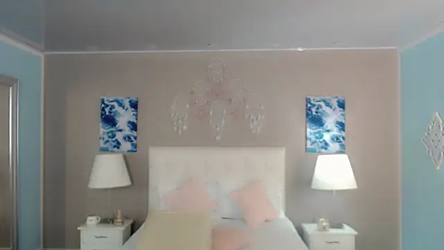 maddissonivanova online show from December 2, 2025, 5:52 pm