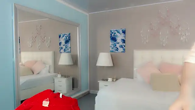 maddissonivanova online show from April 5, 2026, 7:00 pm