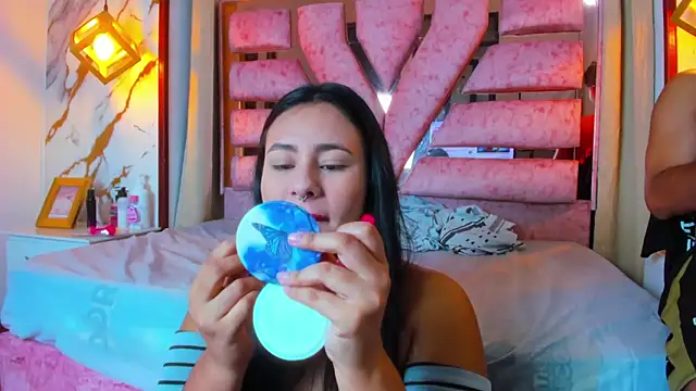 Snapshot of SamaelAndLilitt chatting on October 4, 2025, 9:40 am SamaelAndLilitt online show from October 4, 2025, 9:40 am