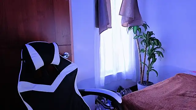 Snapshot of taichi_bluy chatting on November 5, 2025, 8:20 pm taichi bluy online show from November 5, 2025, 8:20 pm